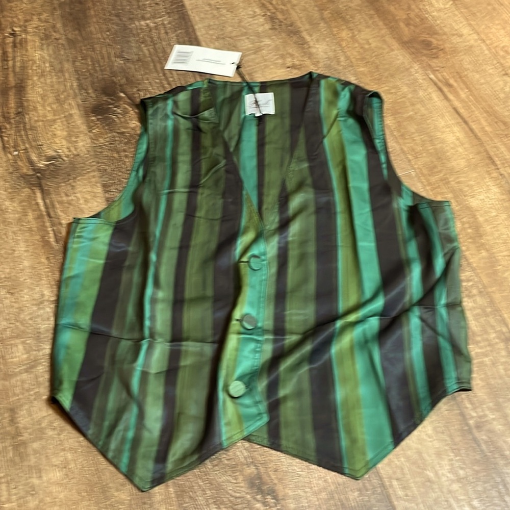 💚NWT poly vest green striped medium pot to pit 20. 💚